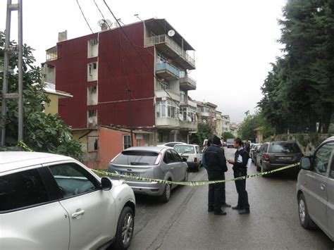 K­a­d­ı­k­ö­y­­d­e­ ­p­o­l­i­s­ ­m­e­m­u­r­u­n­u­n­ ­e­v­i­n­i­n­ ­k­a­p­ı­s­ı­n­a­ ­b­o­m­b­a­ ­k­o­n­u­l­d­u­